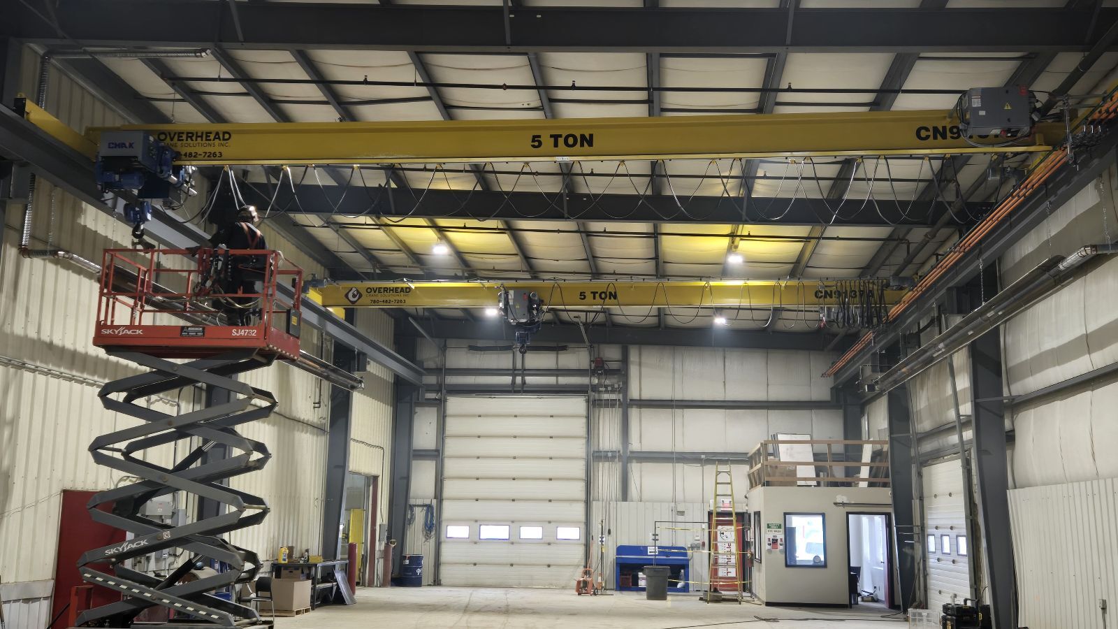 over-crane-steel-building